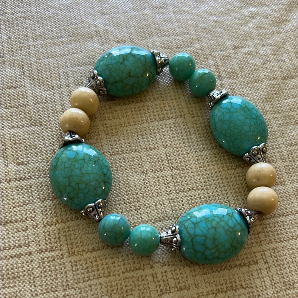 Turquois and cream beaded bracelet